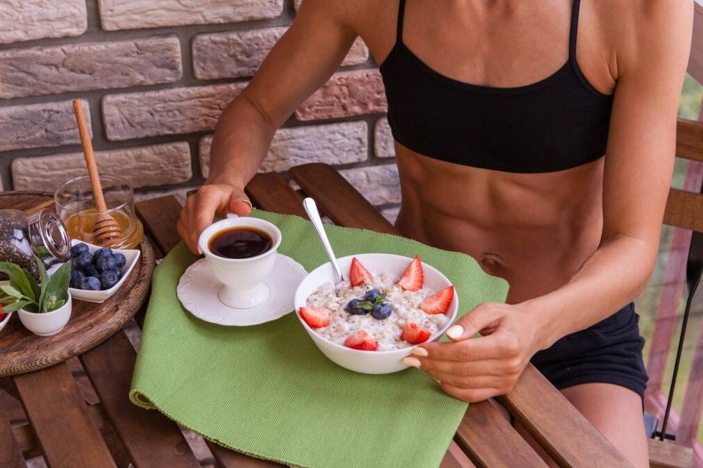 Υγιεινό πρωινό με έλεγχο θερμίδων για απώλεια βάρους
